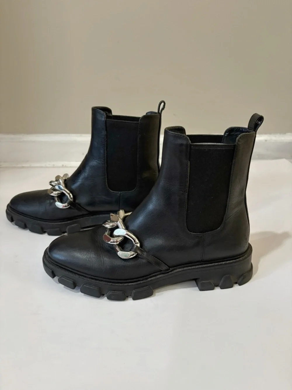 Michael Kors Chelsea Boots Women 8M Black Leather Chain Lug Sole Biker